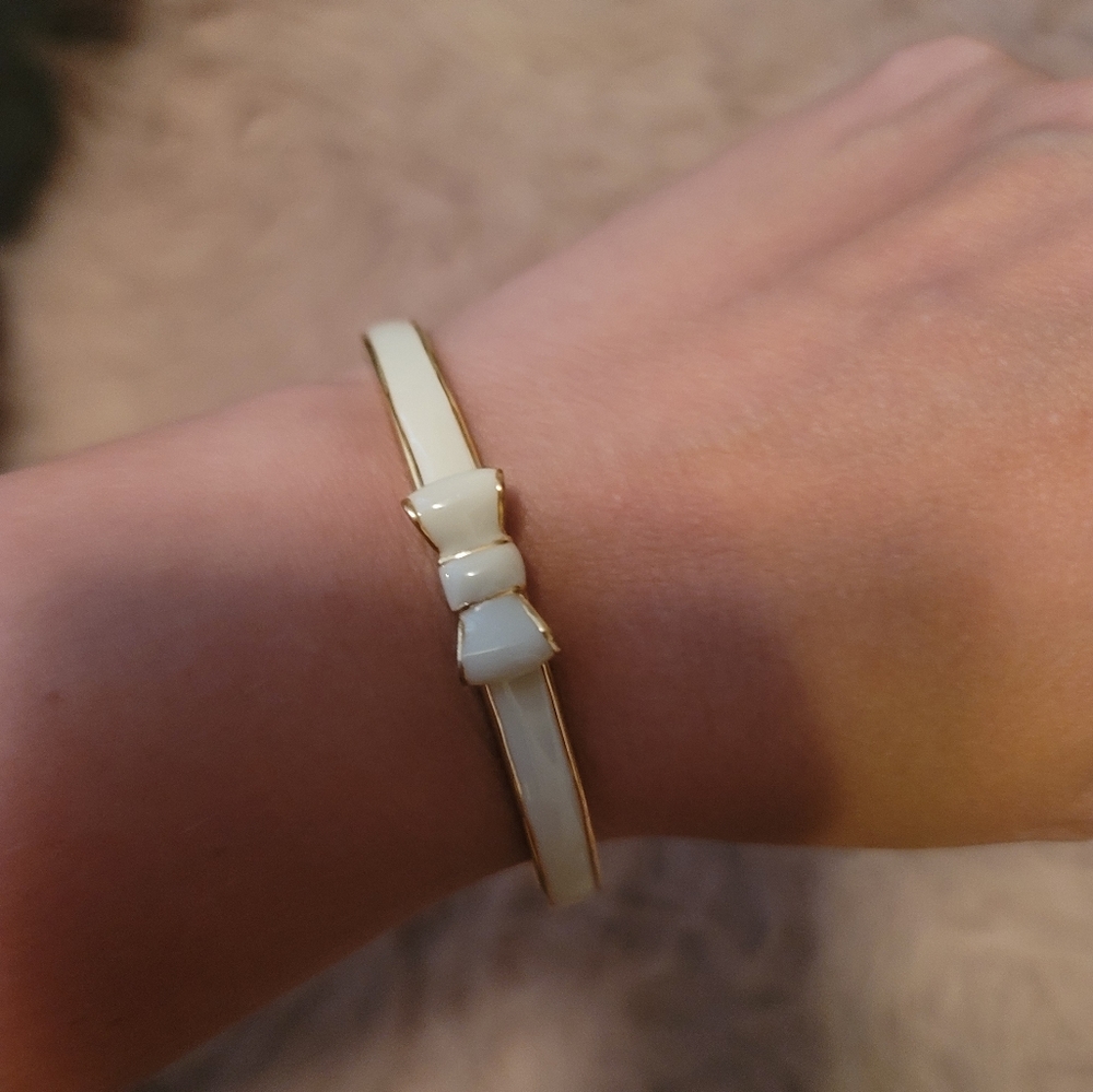 Kate Spade Bow Bangle ~ Cream